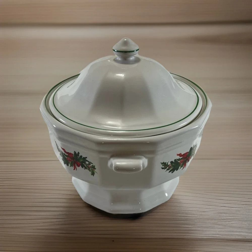 Pfaltzgraff Holiday Heritage Soup Tureen w Lid Christmas Holly Ribbon Green Trim